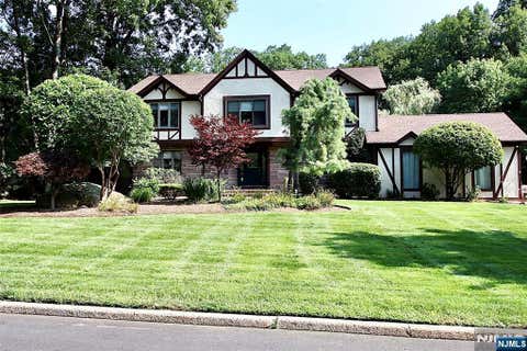 Photo of 9 Watch Hill Road, Mahwah, NJ 07430 (MLS # 26028045)
