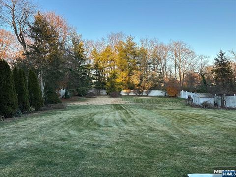 31 Leonard Drive Old Tappan NJ 07675