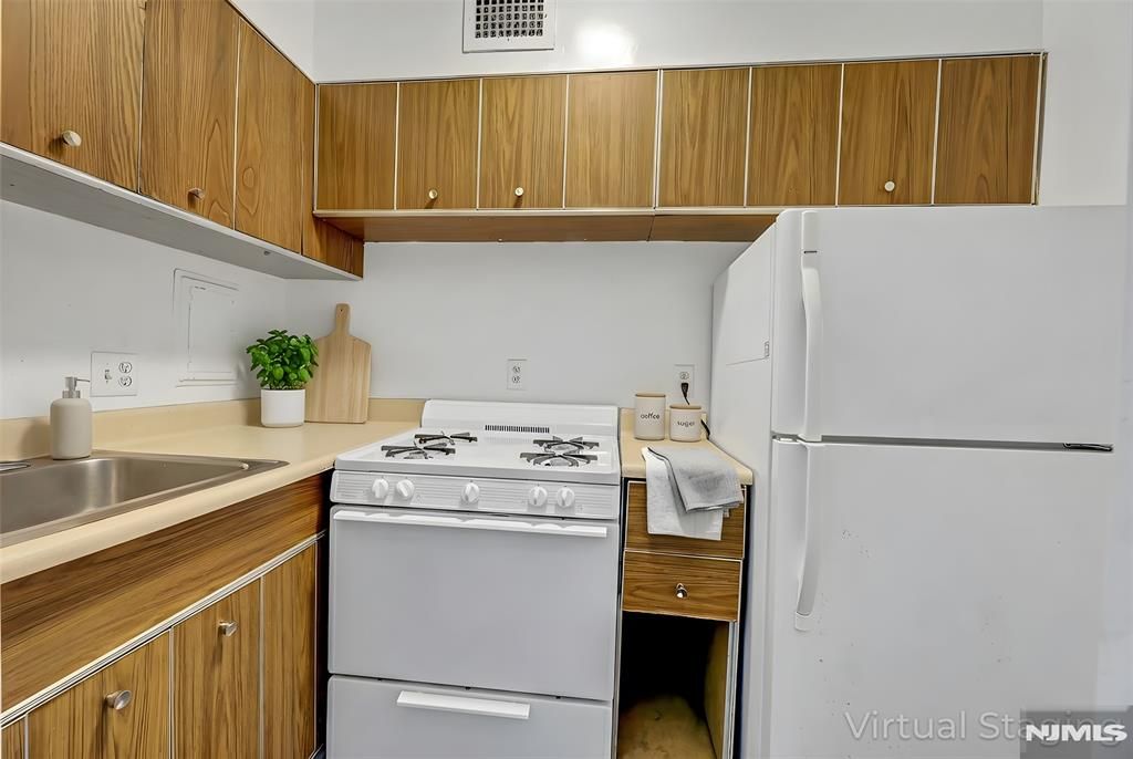 Photo of 6 Horizon Rd #306, Fort Lee, NJ 07024 (MLS # 25043133)