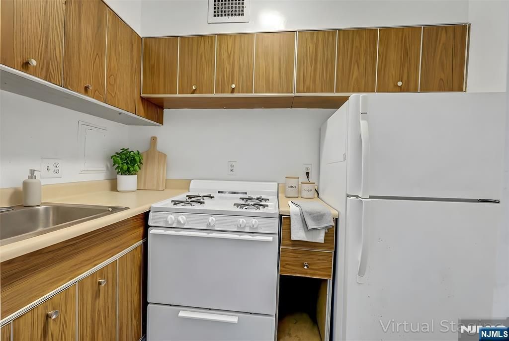 Photo of 6 Horizon Rd #306, Fort Lee, NJ 07024 (MLS # 25043133)