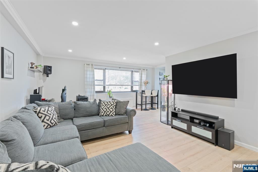 25 Grand Avenue 1E