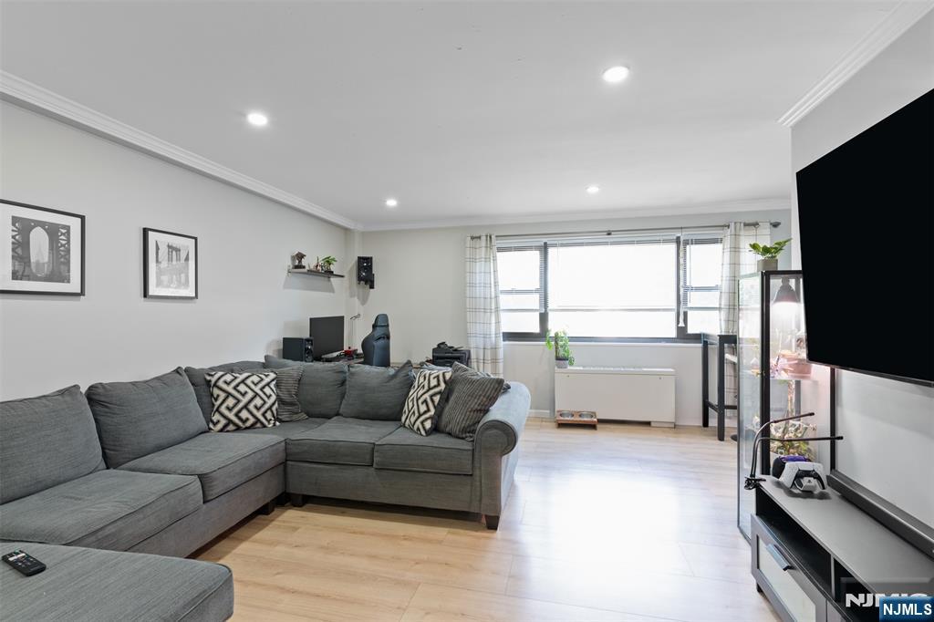 25 Grand Avenue 1E