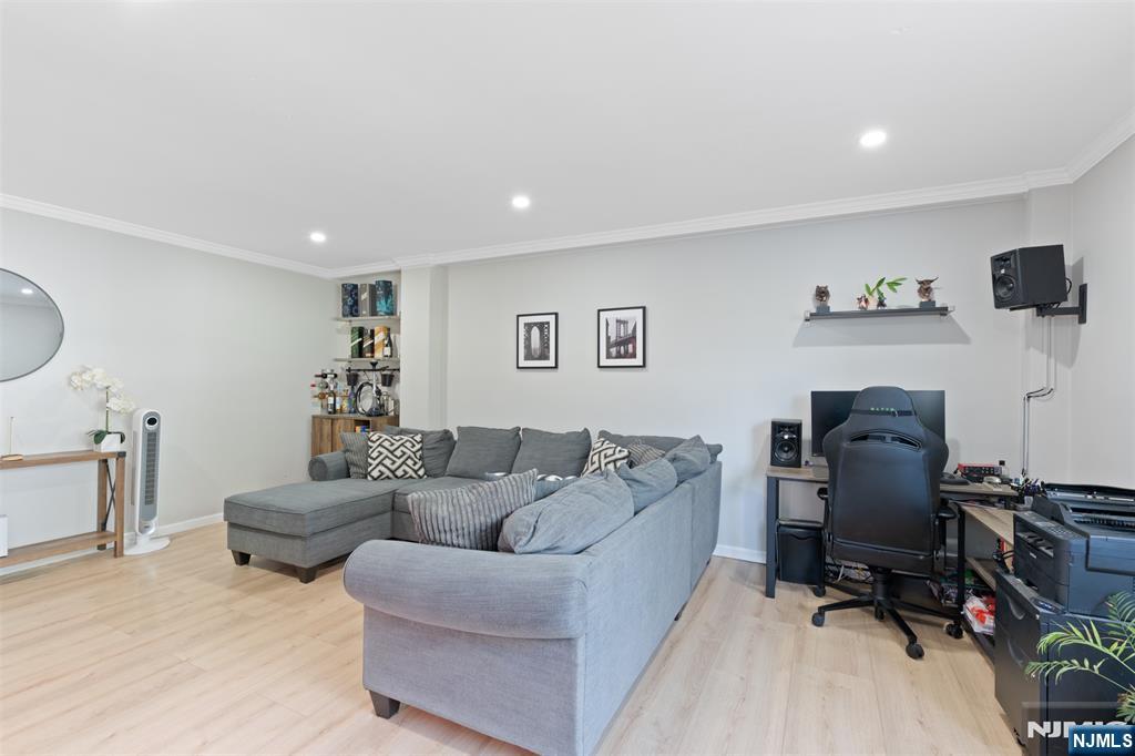 25 Grand Avenue 1E