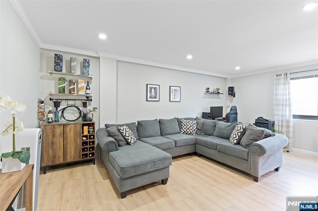 25 Grand Avenue 1E