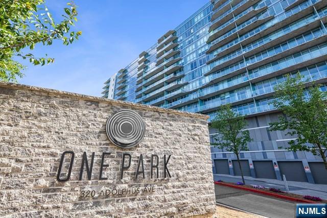 320 Adolphus Ave 408, Cliffside Park, New Jersey - 2 Bedrooms  
2 Bathrooms  
5 Rooms - 