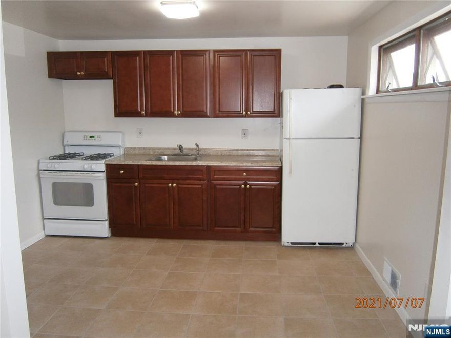 RENOVATED, SPACIOUS 2 BEDROOM APARTMENT CLOSE TO EVERYTHING! CALL MICHAEL FOR EZ SHOWINGS 973 666 3639