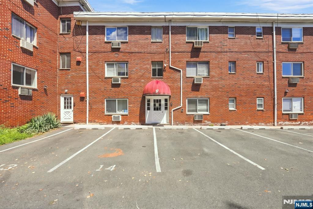 61 Union Avenue B6
