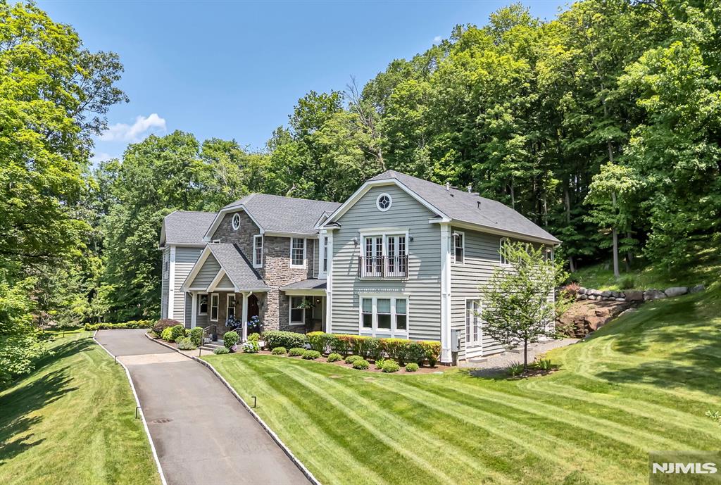1 Tanbark Trail