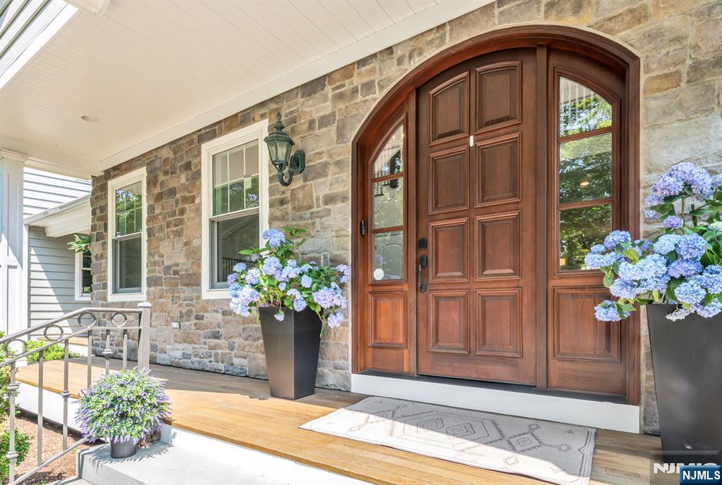 1 Tanbark Trail