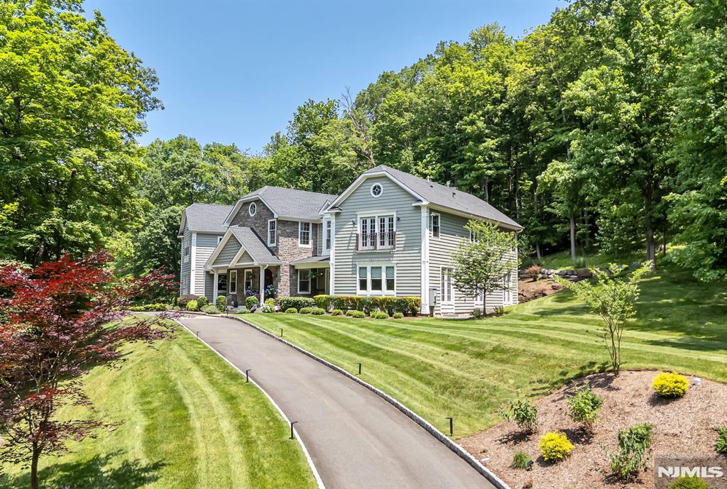 1 Tanbark Trail
