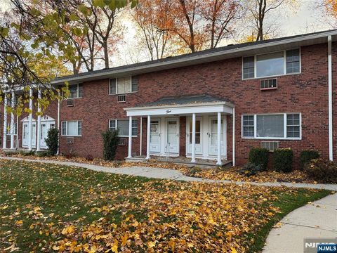 Photo of 511 Washington Dr, Ramsey, NJ 07446 (MLS # 25040572)