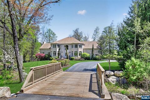Photo of 9 Heller Court, Mahwah, NJ 07430 (MLS # 26015188)