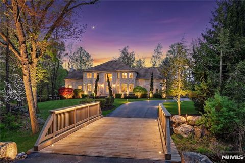 Photo of 9 Heller Court, Mahwah, NJ 07430 (MLS # 26015188)
