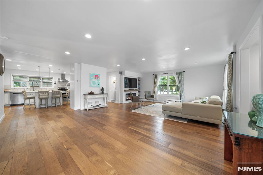 322 E Midland Avenue