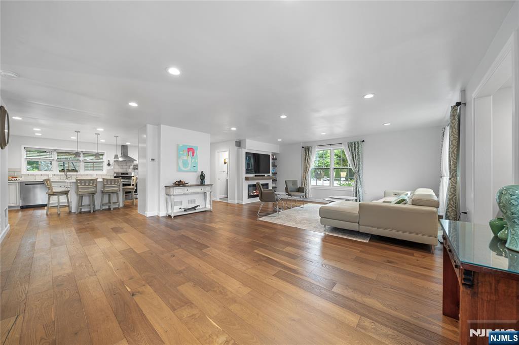 322 E Midland Avenue