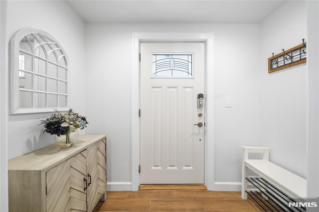 Photo of 322 E Midland Avenue, Paramus, NJ 07652 (MLS # 25042015)