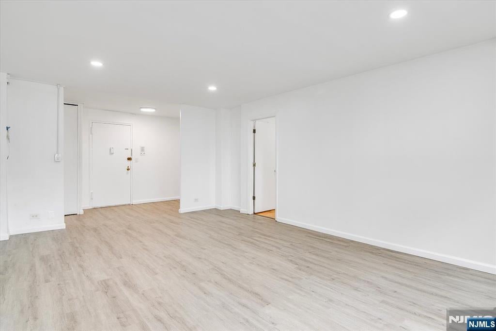 39 E 39th Street 2J