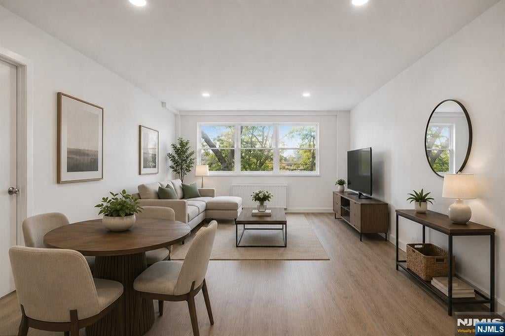39 E 39th Street 2J
