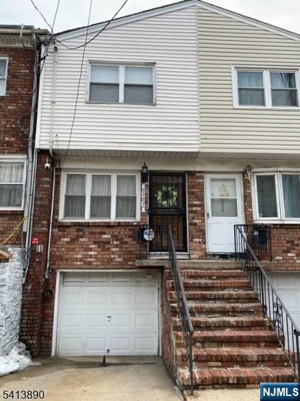 Photo of 154 Side Avenue, Jersey City, NJ 07305 (MLS # 26007391)