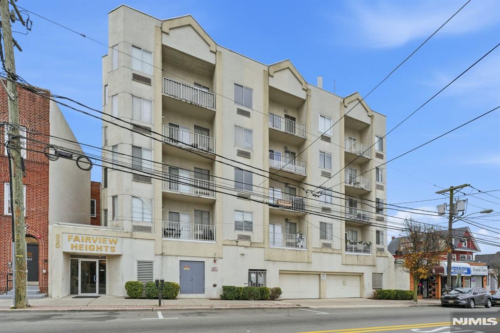 320 Anderson Avenue 1B