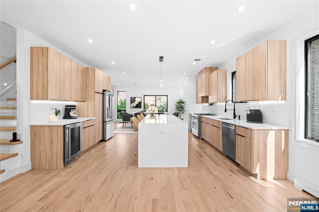 465B 1st Street