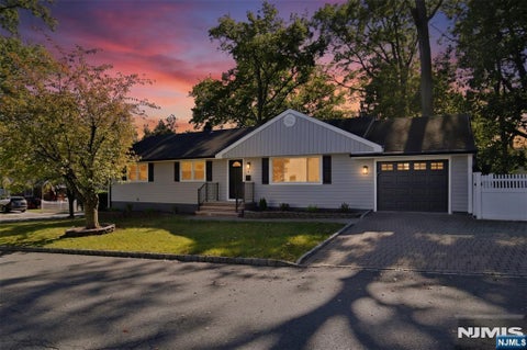 Photo of 2 Homestead PL, Bergenfield, NJ 07621 (MLS # 26040216)