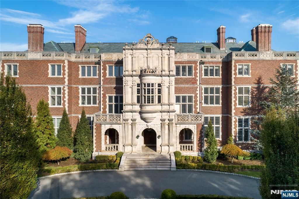 Photo of 675 Ramapo Valley Road, Mahwah, NJ 07430 (MLS # 24050822)