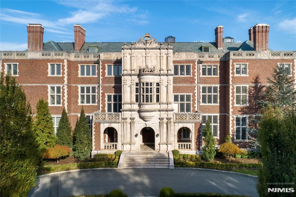 Photo of 675 Ramapo Valley Road, Mahwah, NJ 07430 (MLS # 24050822)