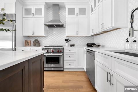 Photo of 16 Gabriel Court #16, Paramus, NJ 07652 (MLS # 25042870)