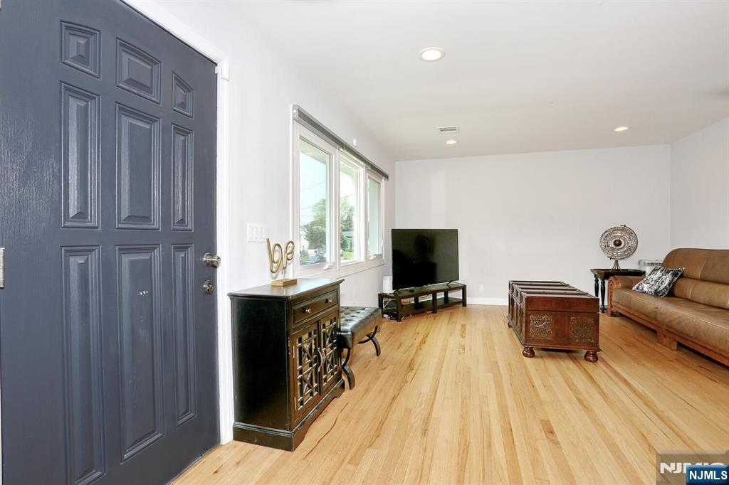 8 Cedar Road