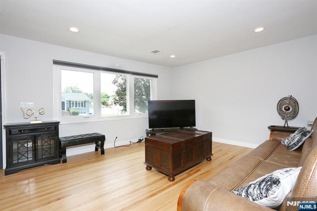 8 Cedar Road