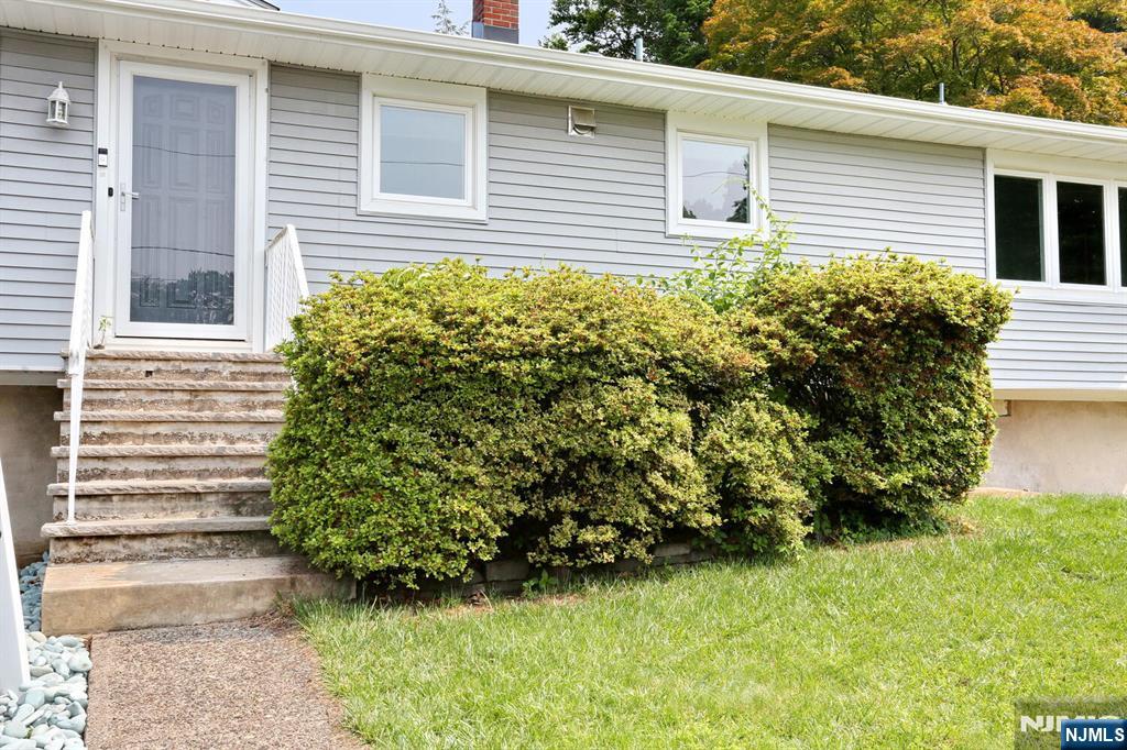 8 Cedar Road