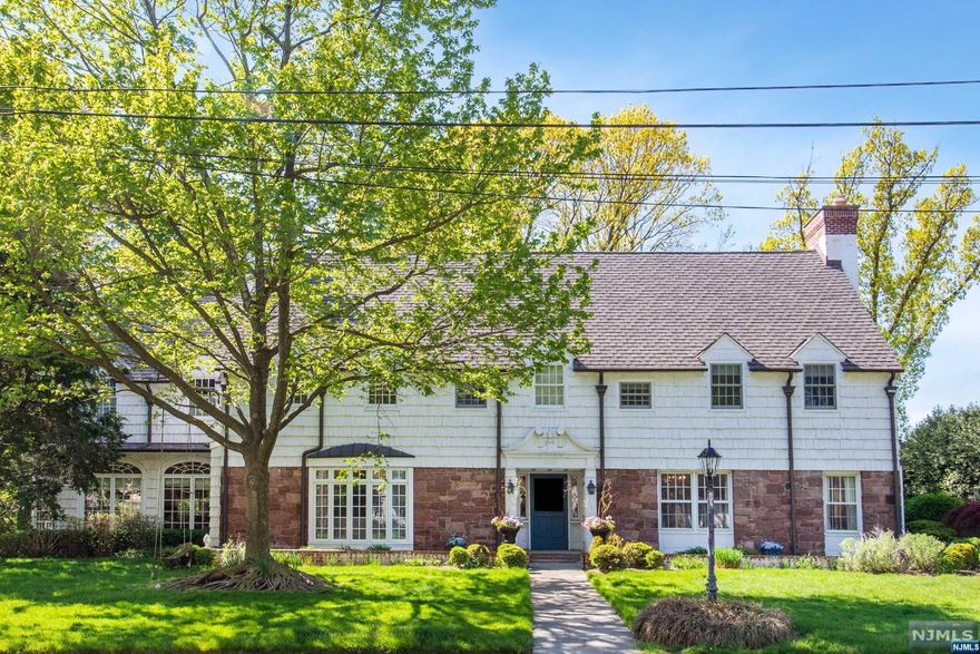 STATELY CENTER HALL COLONIAL W/STUNNING HARDWOOD FLRS, 4 FPLC, RENOVATED KITCHEN AND NEWER PRIMARY BATHRM. OVER 6500 SQFT OF LIVING SPACE ON 1.92 ACRES OF LANDSCAPED PRIVATE PROPERTY IN PRESTIGIOUS OLD COUNTRY CLUB.ENTERTAIN IN YOUR ENORMOUS DINING RM AND FORMAL LR W/HIGH CEILINGS AND ARCHITECTURAL MOLDINGS. BRIGHT & SPACIOUS LIBRARY/FAMILY RM ADJACENT TO OVERSIZE SUNRM W/RADIANT HEAT. FRENCH DOORS OPEN TO THE PATIO AND BACK TERRACE. THE BRIGHT GOURMET KITCHEN W/CUSTOM ISLAND, BUILT IN DESK, AND SEPARATE EATING AREA. MUDROOM/ENTRANCE TO ATTACHED GARAGE. PRIMARY BEDRM HAS DRESSING AREA W/WICs. PRIM BATHRM FEATURES DOUBLE VANITY, STEAM SHOWER, RADIANT HEAT, AND MODERN TUB. DOWN THE HALL ARE 2 ENSUITE BEDROOMS W/ WICs, 2 FULL HALL BATHS, 2 BEDRMS, LAUNDRY RM AND BACK STAIRCASE. 3RD FLOOR W/FULL BTH AND BONUS BEDRM W/STORAGE. TERRACED BACK YARD WITH LEVEL GRASS AREA, PATIOS AND BUILT IN FIREPLACE. NEWER SYSTEMS AND ROOF. FINISHED REC RM,BAR, GYM,STORAGE COMPLETE THIS MAGNIFICENT HOME.