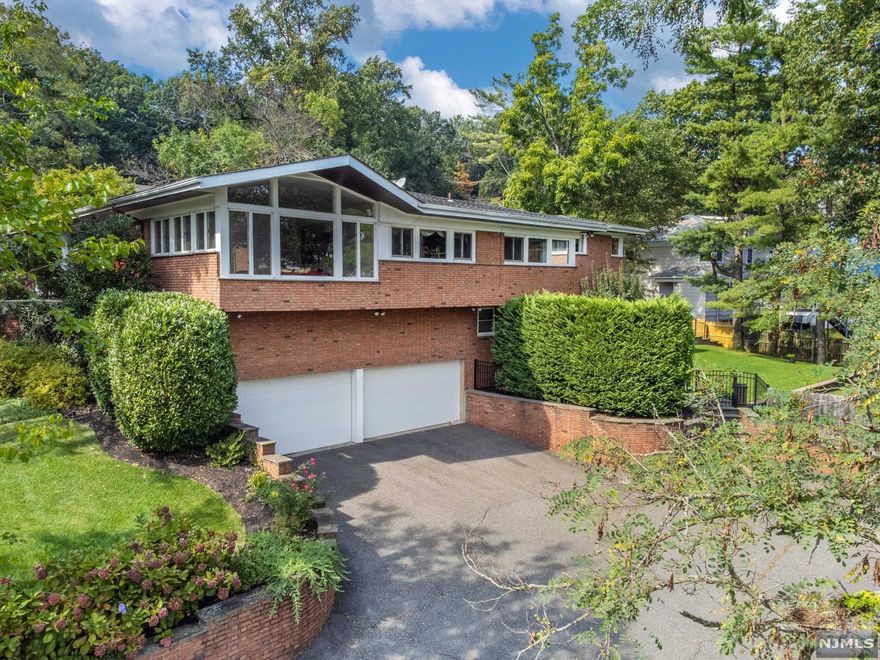 This unique and secluded 5 bed, 4.2 bath custom mid-century home offers expansive 2-level living with incredible winter views of NYC and plenty of space for work and play. With outdoor patios and a massive finished lower level, this home was built for entertaining. All the rooms are generously sized, most with hardwood floors. Four of the bedrooms have their own ensuite bathrooms. As you enter through the front door you can pick your favorite spot to relax: the E-facing FR or the S-facing LR. Soak up the sun on the large patio adjacent to the main foyer. Cook to your heart's content in the large, sun-drenched eat-in kitchen. Invite a big crowd over to enjoy a movie or sporting event in the lower entertainment room complete with bar, 1/2 bath, exercise space, 5th ensuite bedroom. Step out to the second outdoor patio and backyard. You must see this home in person to appreciate it scale and flow!