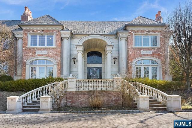 11 Margo Way, Alpine, New Jersey - 7 Bedrooms  
9.5 Bathrooms  
14 Rooms - 