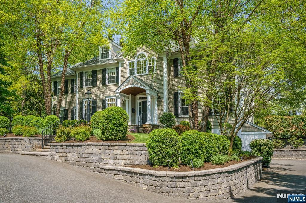 Property for Sale at 74 White Oak Ridge Road, Millburn, New Jersey - Bedrooms: 6 
Bathrooms: 6.5 
Rooms: 18  - $4,400,000