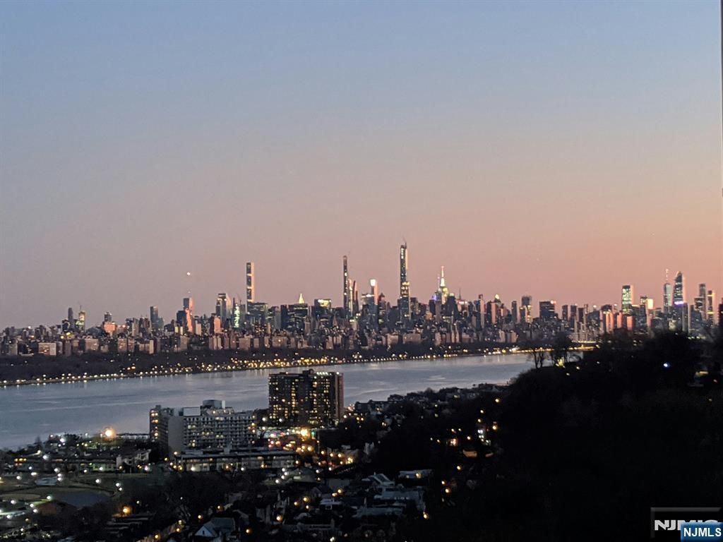 Photo of 3 Horizon Road #1002, Fort Lee, NJ 07024 (MLS # 25040442)