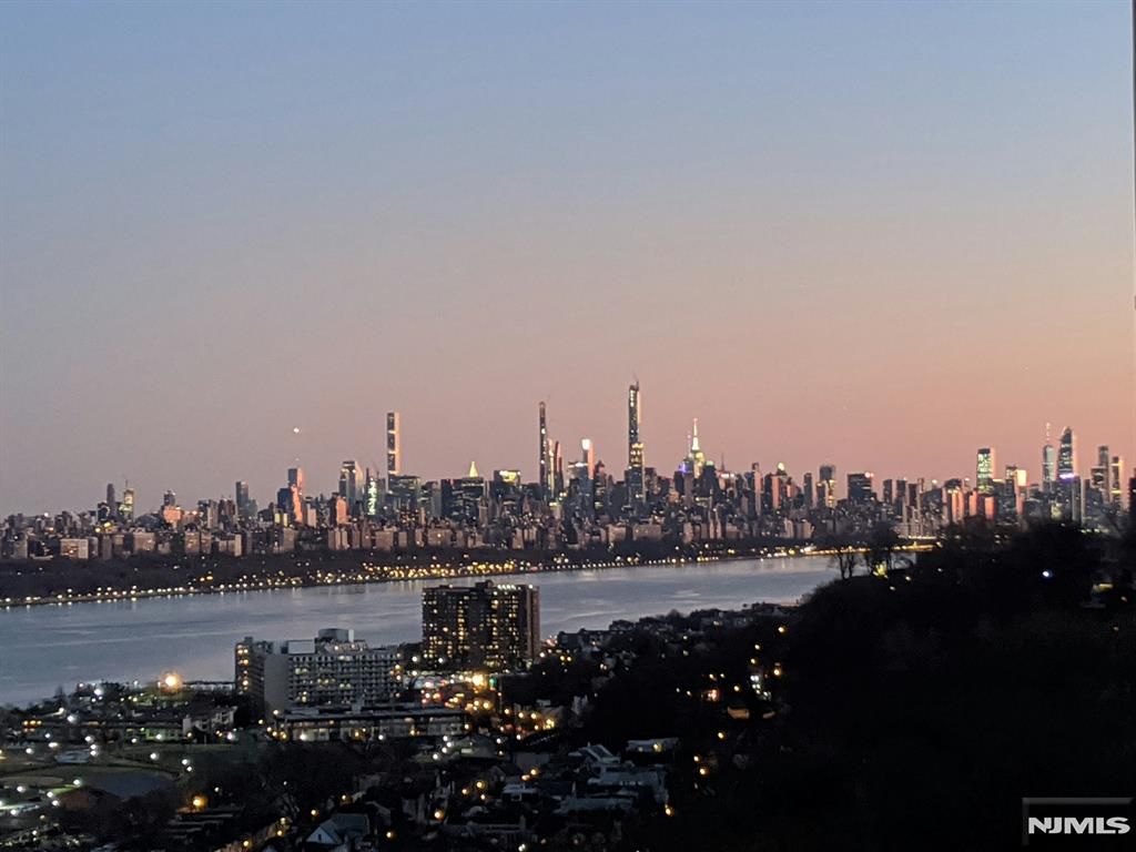 Photo of 3 Horizon Road #1002, Fort Lee, NJ 07024 (MLS # 25040442)