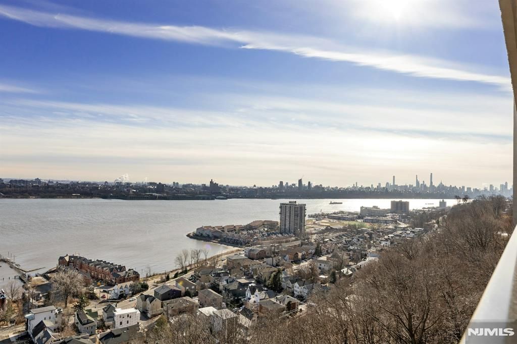 Photo of 3 Horizon Road #1002, Fort Lee, NJ 07024 (MLS # 25040442)