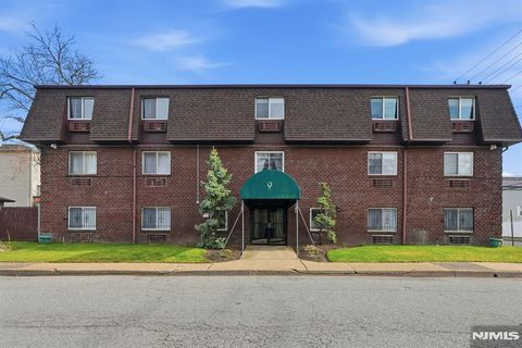 Photo of 9 Vreeland Street #2F, Hackensack, NJ 07601 (MLS # 26009577)