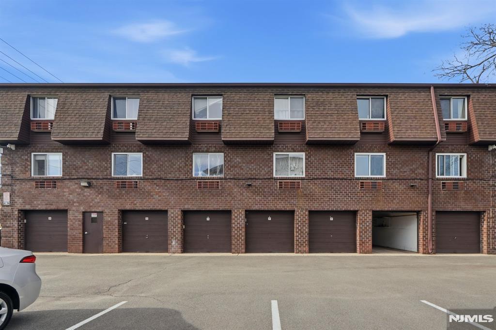 9 Vreeland Street 2F