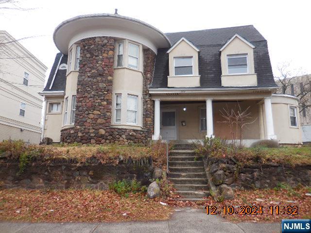 726 Park Avenue, East Orange, New Jersey - 6 Bedrooms  
3 Bathrooms  
11 Rooms - 