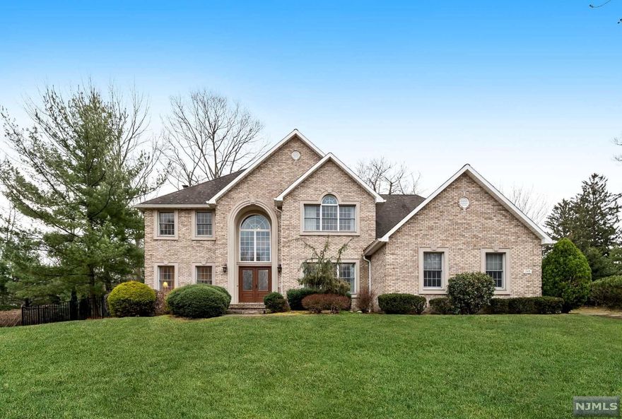 Simplicity and easy are so important in our lives today, especially when it comes to the home we live in. 949 Blue Hill offers just that. Constructed in 1997, and renovated in 2011, there's nothing to to but move in. With 3,700sf, 4 beds, 4 bths, fabulous design, a comfortable open layout and sleek modern vibe. The back of the home is completely open with a stunning custom kitchen, breakfast rm and fam rm with custom window seats and fireplace. Sliding glass doors open to back patio and yard! Off the kit find a guest br w/bth or work-from-home office or play rm. Also find a well designed mud rm w/lndry. 2nd fl offers a front to back primary suite with huge sitting rm and awesome closets. 2 more generously sized brs and a hall bth finish this floor. Approx 1500 add'l sf in the fin LL with a wet bar, full bath, media rm, billiard and gym! Newer AC condensers (2) and hot water heater! 3 car gar, paver driveway and back of a cul-de-sac! Easy access to shopping, busses and highways!