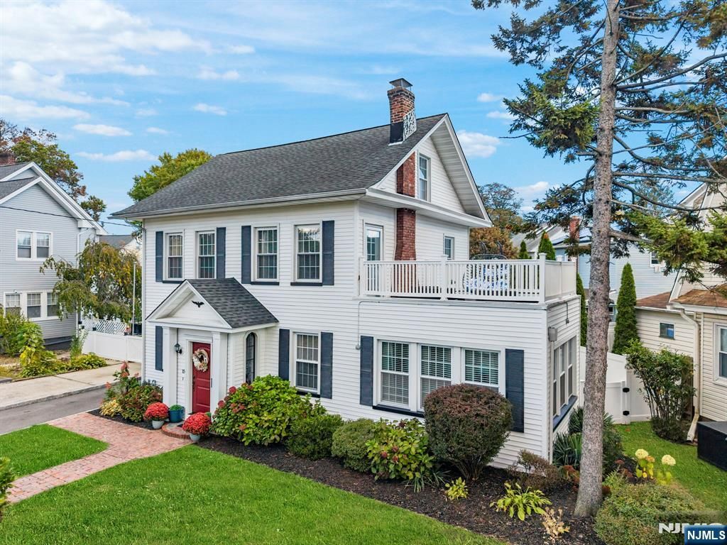 Photo of 15 Parkway, Bloomfield, NJ 07003 (MLS # 25037519)