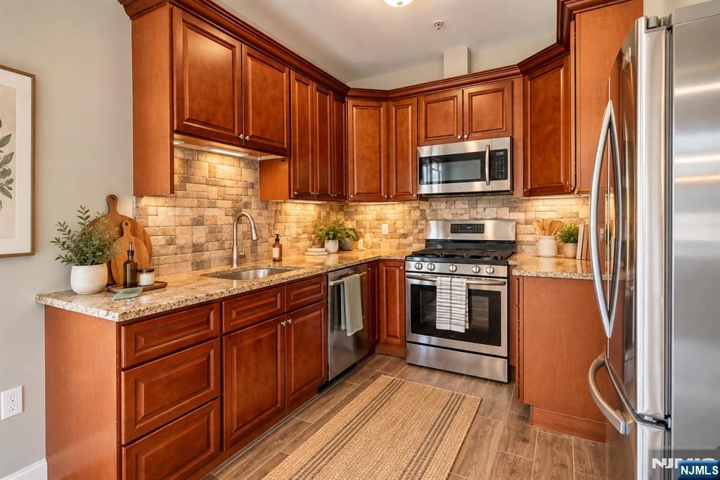 47 Campbell Avenue 1L