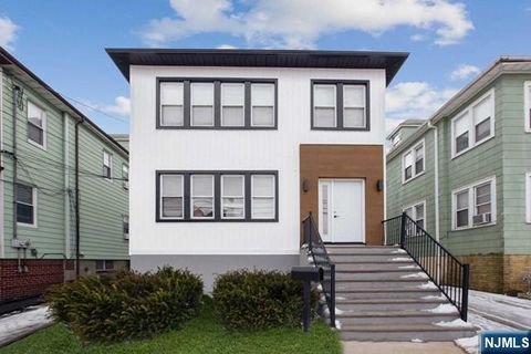 MLS: 25016497