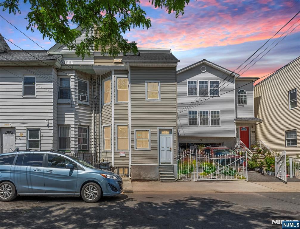 Property for Sale at 76 Highland Avenue, Newark, New Jersey - Bedrooms: 6 
Bathrooms: 4 
Rooms: 14  - $585,000