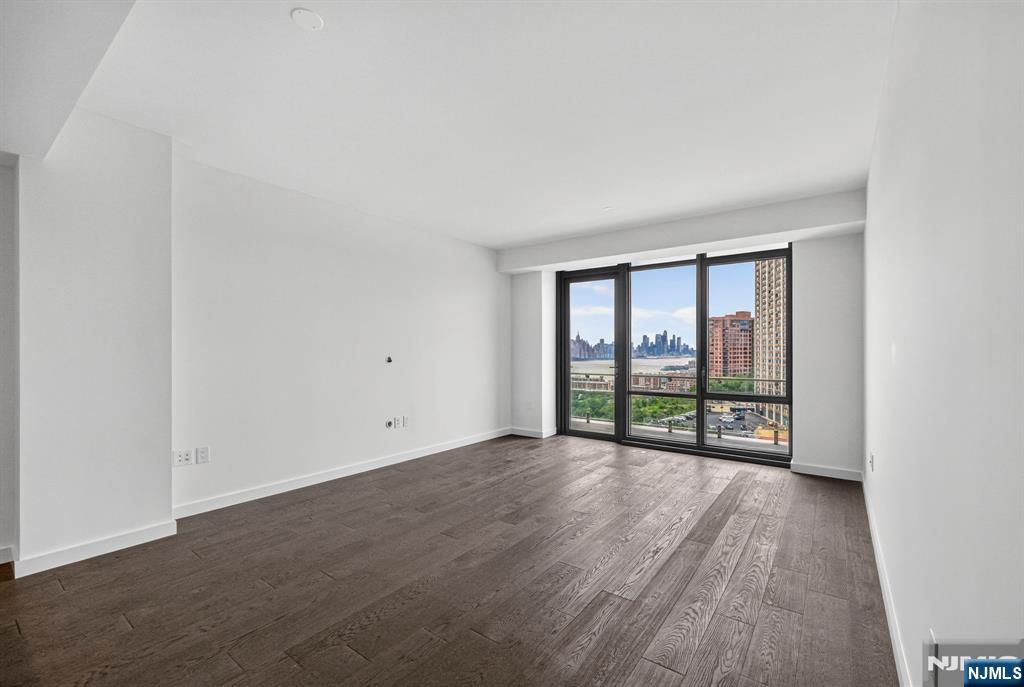 320 Adolphus Avenue 611