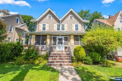 Photo of 183 Oakdene Avenue, Teaneck, NJ 07666 (MLS # 25027783)