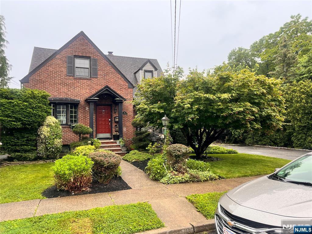 83 Rollins Ave, Clifton, New Jersey - 1 Bedrooms  
1 Bathrooms  
3 Rooms - 
